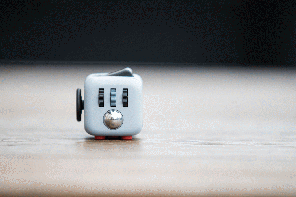 Fidget Cube, Kickstarter’da 1,8 milyon dolar destekle rekora koşuyor