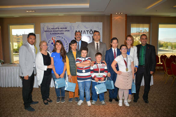 Vali Mustafa Toprak,  Amatör Spor Haftası etkinlikleri kapsamında sporcularla bir araya geldi