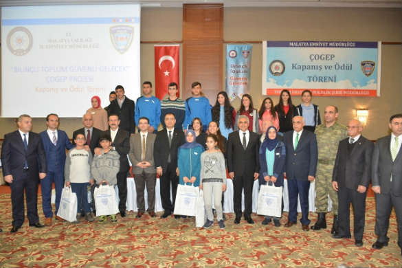 Vali Toprak : Bilinçli toplum, Güvenli Gelecek.”  de olduğu gibi bilinçli ve uyanık olunmasını, geleceğe güvenle bakılmasını istedi.