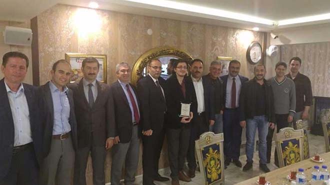 Malatya’da Skandal HSYK tarafından ihraç edilen savcı ve hakimlere plaketli gece #malatya #fetö