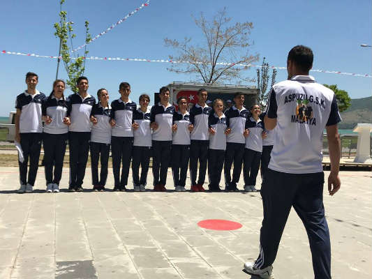 Bu yıl kurulan Malatya Aspuzu Halk Oyunları ekibi, yılların şampiyonlarına meydan okudu.