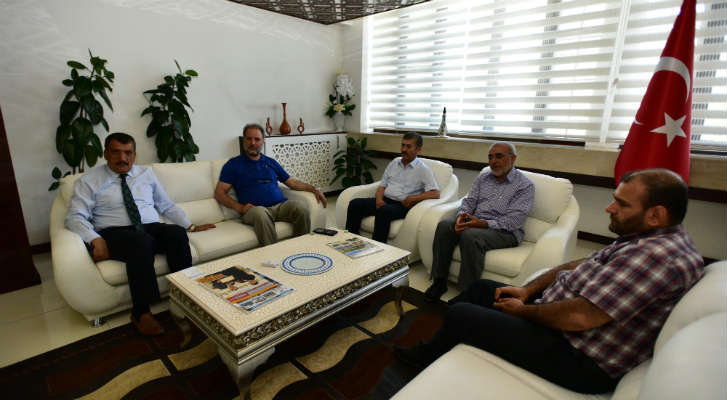 Mazlum-Der Genel Başkanı Ramazan Beyhan, Battalgazi Belediye Başkanı Selahattin Gürkan’ı ziyaret etti.