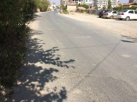 Güngör Caddesi sakinleri kaldırım istiyor