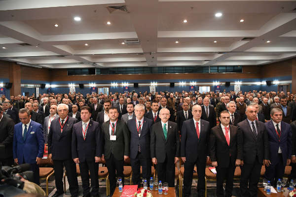 Kamuda çalışan taşeron işçiler ayrımsız, şartsız derhal kadroya geçirilmelidir.