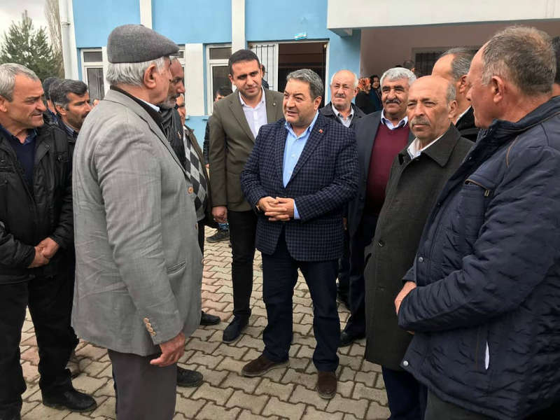 MHP Malatya Milletvekili Mehmet Fendoğlu 31 Mart yerel seçimlerinde Hekimhan’da sandık ziyaretleri gerçekleştirdi.