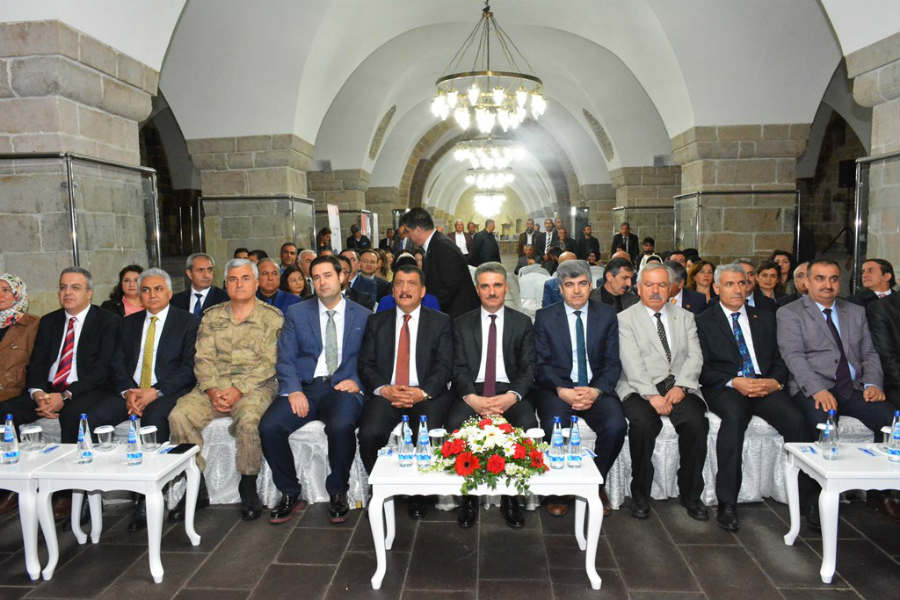 Vali Aydın Baruş Balttalgazi Silahtar Mustafa Paşa Kervansaray’ında düzenlenen Turizm Haftası açılış programına katıldı.