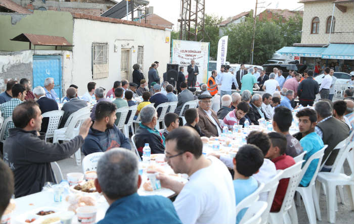Battalgazi Belediye Başkanı Osman Güder, Taştepe Mahallesi sakinleri ile iftar yemeğinde bir araya geldi