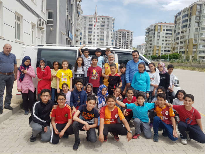 Kendileri Küçük Yürekleri Büyük Öğrencilerden Örnek Davranış