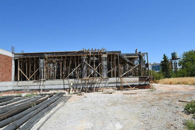 Alpaslan Türkeş Bulvarı girişinde yapımına başlanan ‘İtfaiye Merkezi’nin inşaatı büyük bir hızla devam ediyor.