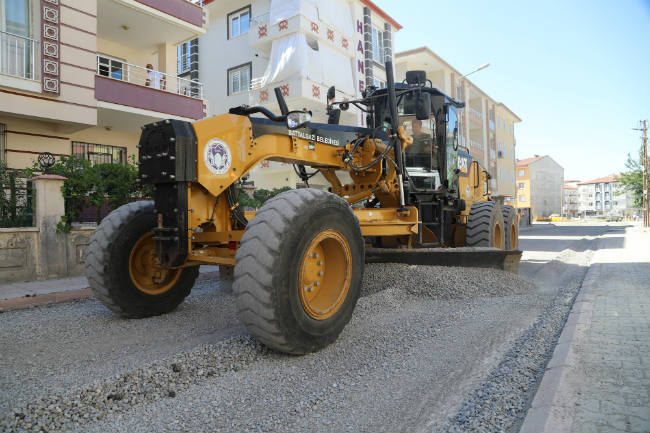 Battalgazi Belediyesi tarafından İskender Mahallesi’nde sıcak asfalt çalışması yapıldı.