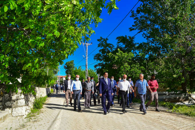 Malatya Büyükşehir Belediyesi, Akçadağ’ın en önemli grup yollarından biri olan Esenli, Karamağara Ancarlı