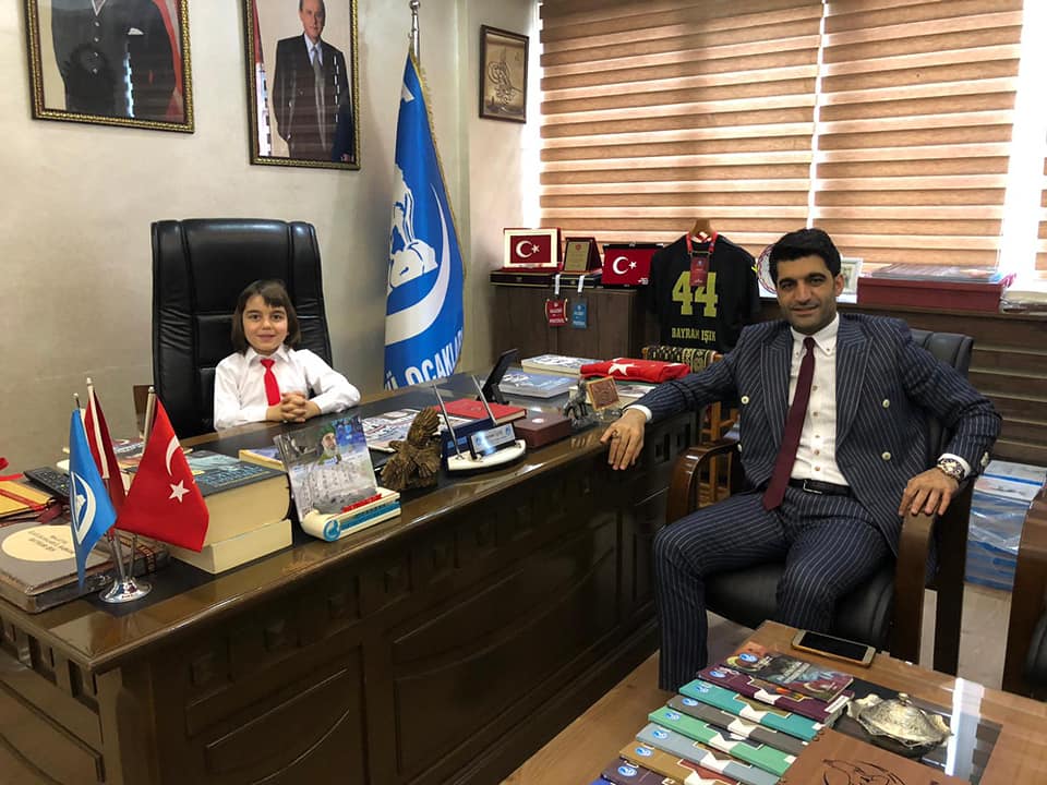 23 Nisan Ulusal Egemenlik ve Çocuk Bayramı gelenekleri çerçevesinde Malatya Ülkü Ocakları Başkanlığı Makamı Ali Murat Şenel’e Emanet