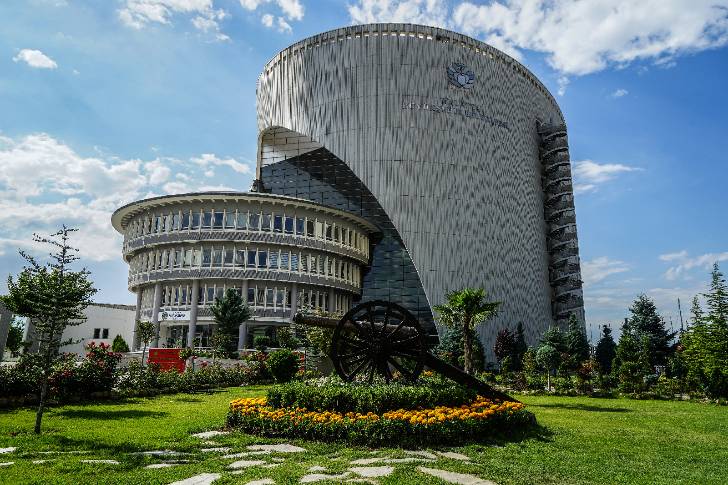 Büyükşehir Belediyesi adına kayıtlı toplam 81 adet parseli talep eden vatandaşlara devretti.