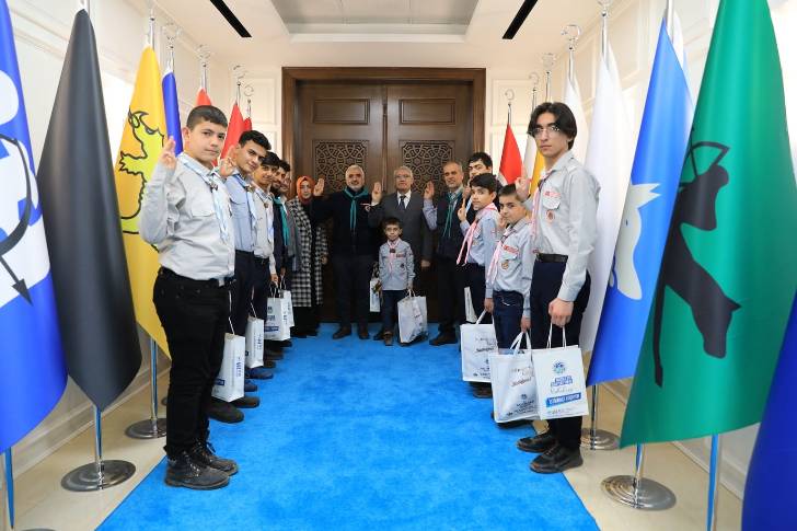 İzcilik Kulubü Öğrencileri Başkan Güder’i Ziyaret Etti