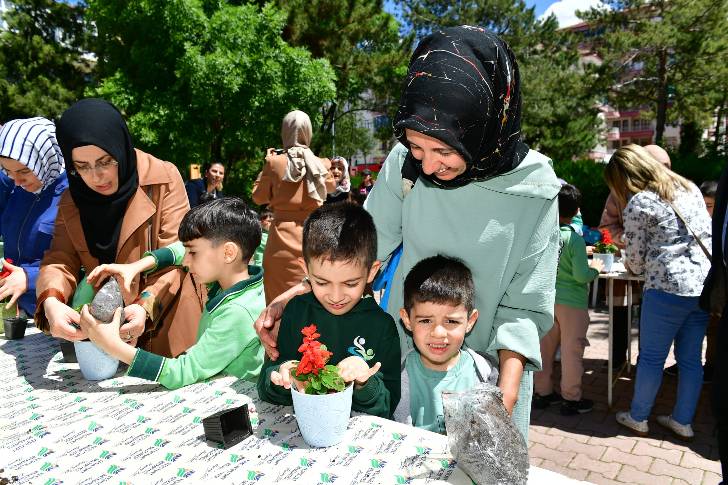 Bugün Herşey Annem İçin