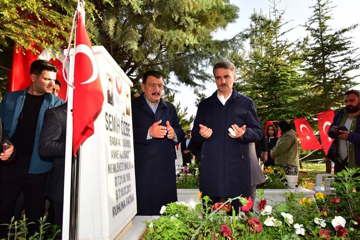 Vali Baruş’tan Kolluk Kuvvetleri ve Sağlık Çalışanlarına Bayram Ziyareti
