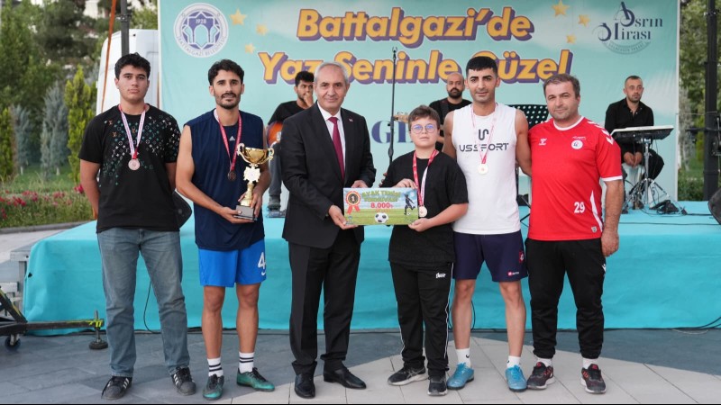 Battalgazi’de Ayak Tenisi Turnuvası Coşkusu: Karaman FK Şampiyon