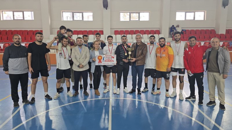 Cumhuriyet Coşkusu Sahada Yaşandı: Battalgazi Futsal Turnuvası’nın Şampiyonu Dinamo Tecde Oldu!