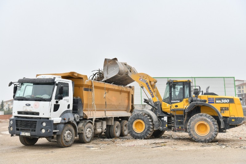 Yeşiltepe Nefes Aldı: Yeşilyurt Belediyesi’nden Kapsamlı Hafriyat Alanı Temizliği