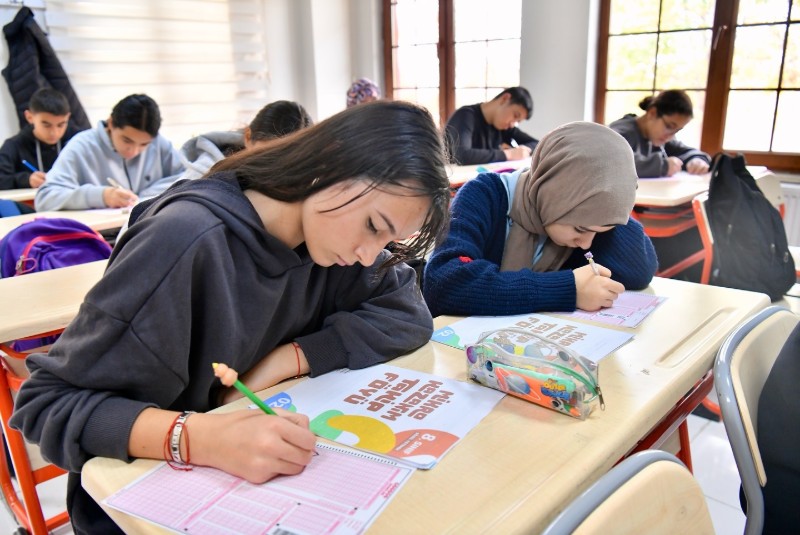 Yeşilyurt Belediyesi’nden Öğrencilere Büyük Destek: Ücretsiz LGS, DYK ve YKS Kursları Sürüyor