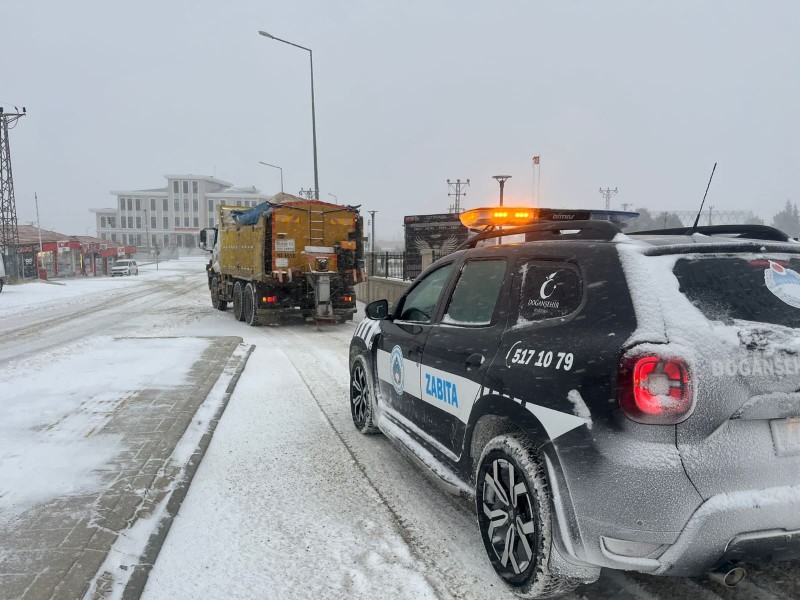 Doğanşehir’de Kar Seferberliği: Başkan Mehmet Bayram Koordinesinde Kesintisiz Mücadele