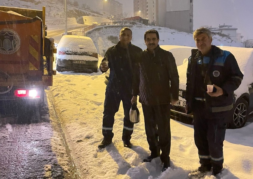 Battalgazi’de Karla Mücadele Alarmı: Ulaşım ve Yaya Güvenliği İçin 7/24 Seferberlik