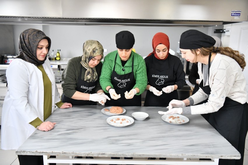 Yeşilyurt’ta Eğitimle Değişen Hayatlar: Mesleki Eğitim ve Yaşam Merkezi İlgi Odağı Oldu