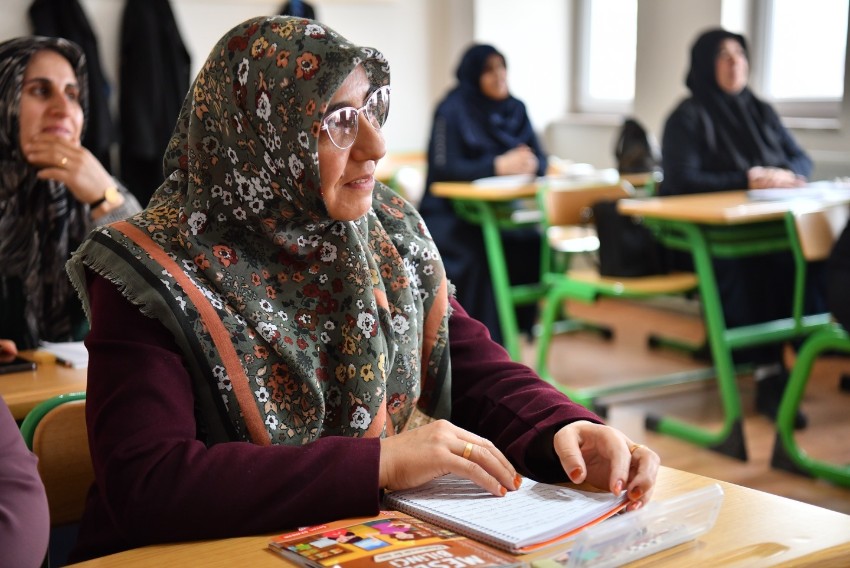 Topsöğüt’te Yeni Bir Başlangıç: Okuma Yazma Kursiyerleri Belgelerini Aldı